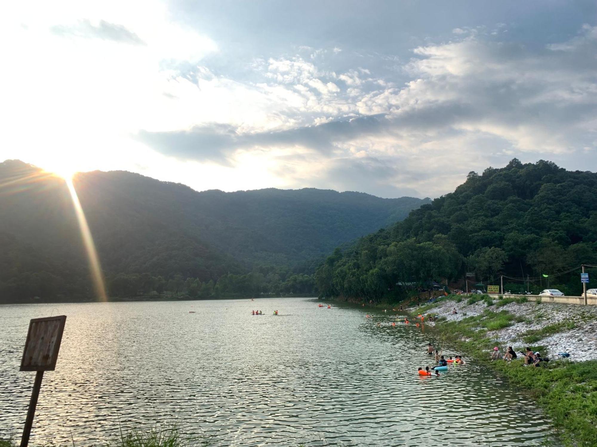 Chu Thien Homestay And Camping Hanoi Buitenkant foto